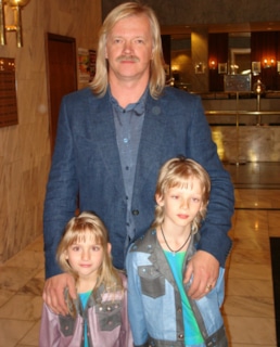 Сергей Скачков с детьми