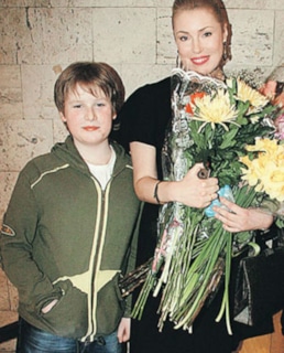 Макар Касаткин в детстве с мамой