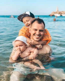 Денис Петров с детьми