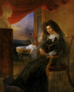 Портрет Елизаветы Алексеевны в трауре рядом с бюстом супруга