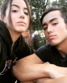 Хлоя Беннет с братом