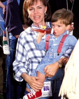 Салли Филд с сыном