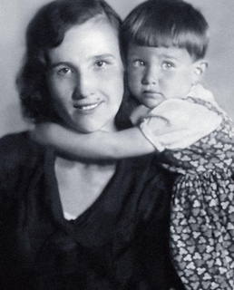 Инга Будкевич в детстве с мамой