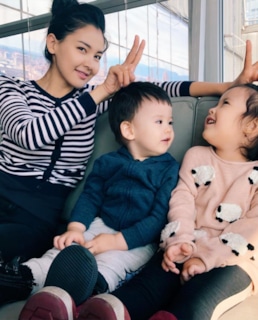 Айдана Меденова с детьми