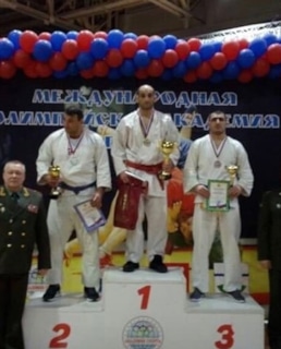 Адлан Амагов на пьедестале почета