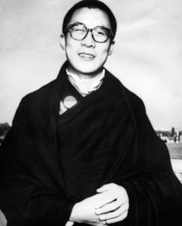 Далай-лама XIV в молодости