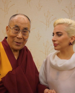 Далай-лама XIV и Леди Гага