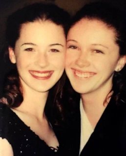 Бриджит Риган с сестрой