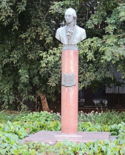 Памятник Александру Радищеву в Москве