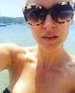 Табретт Бетелл на пляже