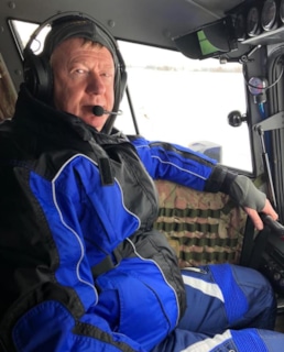 Анатолий Чубайс в кабине вертолета