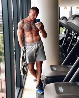 Торс и тату Алекса Малиновского