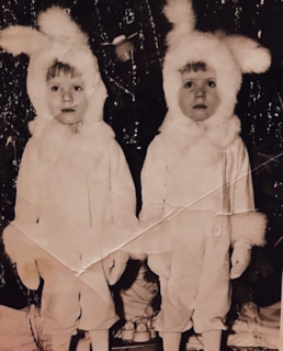 Алекс Малиновский в детстве с братом