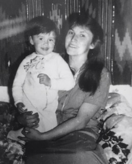 Надежда Грановская в детстве с мамой