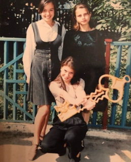 Надежда Грановская в юности с одноклассницами