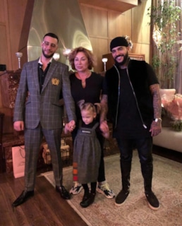 Тимати с мамой, братом и дочерью