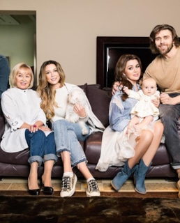 Петр Чернышев и Анастасия Заворотнюк с семьей