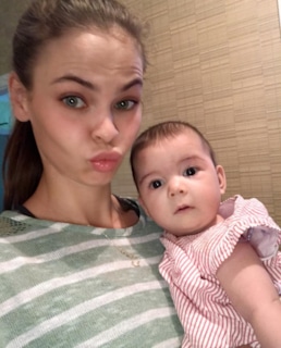 Настя Рыбка с дочкой