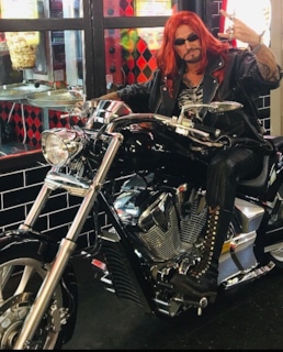 Никита Джигурда на мотоцикле