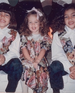 Ким Кардашьян в детстве с сестрами