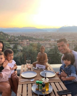 Криштиану Роналду, его жена и дети