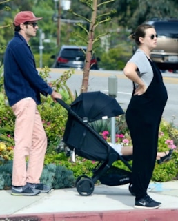 Беременная Лейтон Мистер и Адам Броди