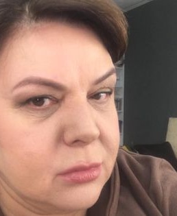 Qalin tomoq bilan soradi Kotiblar külotlu çorapda jinsiy aloqa