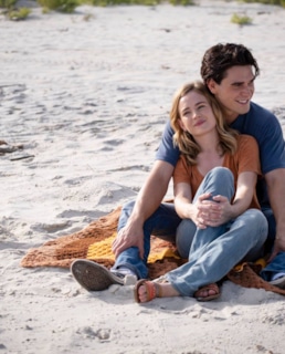 Бритт Робертсон и Кей Джей Апа