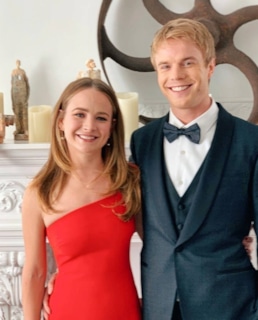 Бритт Робертсон и Грэм Роджерс