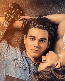 Бритт Робертсон и Кей Джей Апа