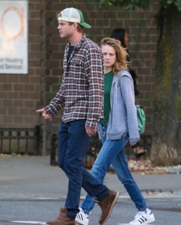 Бритт Робертсон и Грэм Роджерс