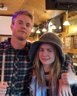 Бритт Робертсон и Грэм Роджерс