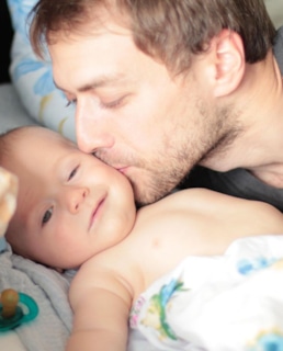 Артем Крылов с ребенком