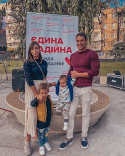 Дмитрий Черкасов с женой и детьми