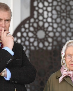 Принц Эндрю и королева Елизавета II