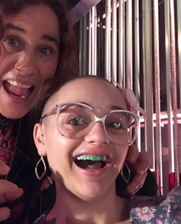 Патрисия Аркетт и лысая Джои Кинг