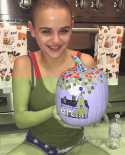 Лысая Джои Кинг