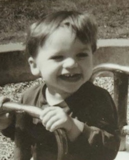 Джоэл Кортни в детстве