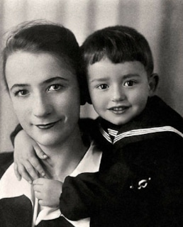 Александр Градский в детстве с мамой