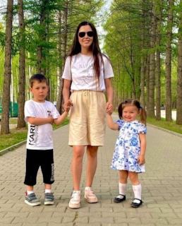 Луиза Шипулина с сыном и дочерью
