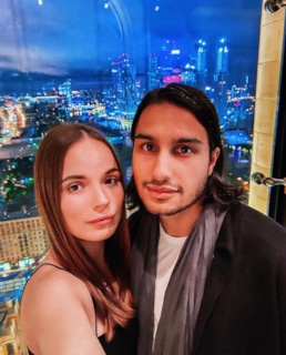 Саша Спилберг и ее парень Парул Гуджрал