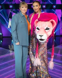 Ольга Бузова и Юлия Сумачева в шоу «Маска»