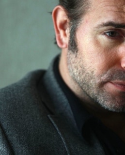 Знаменитый французский актер Жан Дюжарден