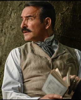 Жан Дюжарден в кадре из фильма «Офицер и шпион»