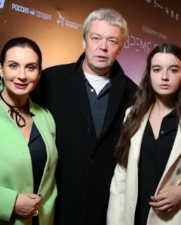 Александр Стриженов с семьей