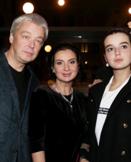 Александр Стриженов с женой и дочкой