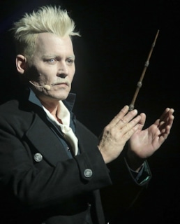 Джонни Депп в роли темного волшебника Геллерта Грин-де-Вальда