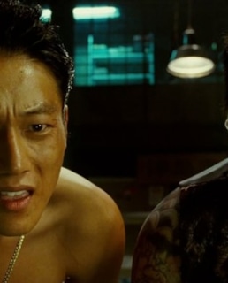 Сон Кан и Ли Джун в фильме «Ниндзя-убийца»