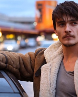 Руперт Френд в фильме «Встретимся в Черногории»