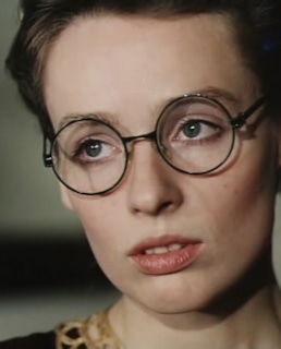 Жанна Эппле в фильме «Белые одежды»